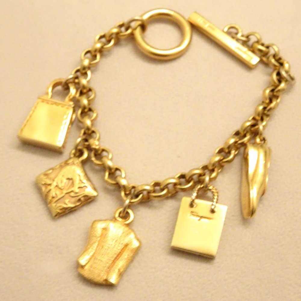 Auth Salvatore FERRAGAMO Italy Chunky Charms Gold Plated Bracelet Drippy Massive